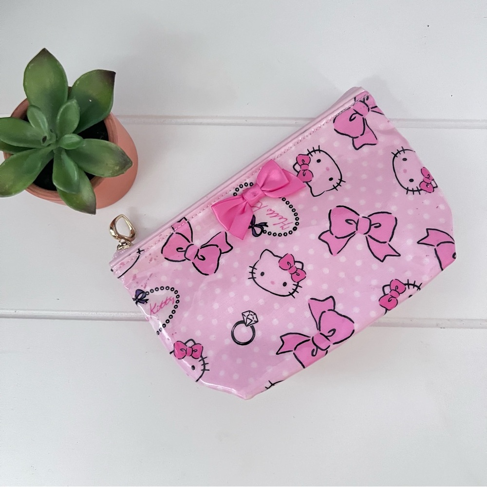 Hello Kitty Sanrio Zipper Pouch